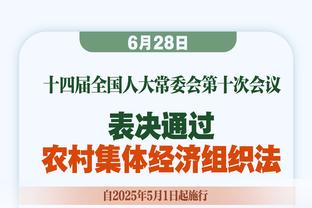 来自死敌的嘲讽！皇马对赫罗纳期间，伯纳乌球迷高呼：哈维留下！